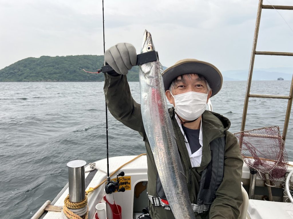 九州出張、博多湾でタチウオ釣り